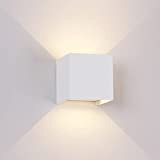 Mantra Iluminación. Modello DAVOS Applique da esterno quadrato realizzato in alluminio finitura color sabbia bianca